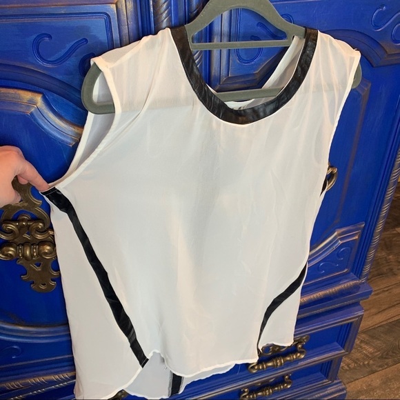 Bellatrix Sleeveless Top White Black Sheer Medium - Picture 2 of 5